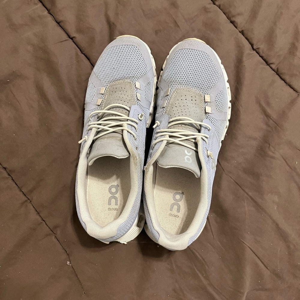 Size 7.5 women’s On cloud 6 light purple sneakers